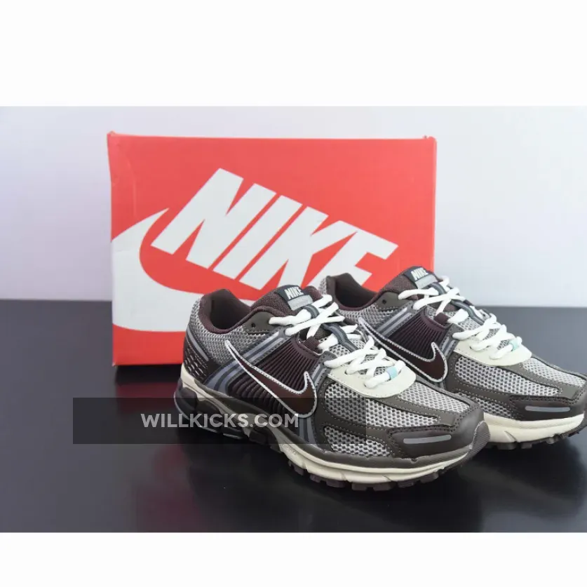 Nike Zoom Vomero 5 Light Iron Ore/Earth/Fossil / Nike Zoom Vomero 5 Brown