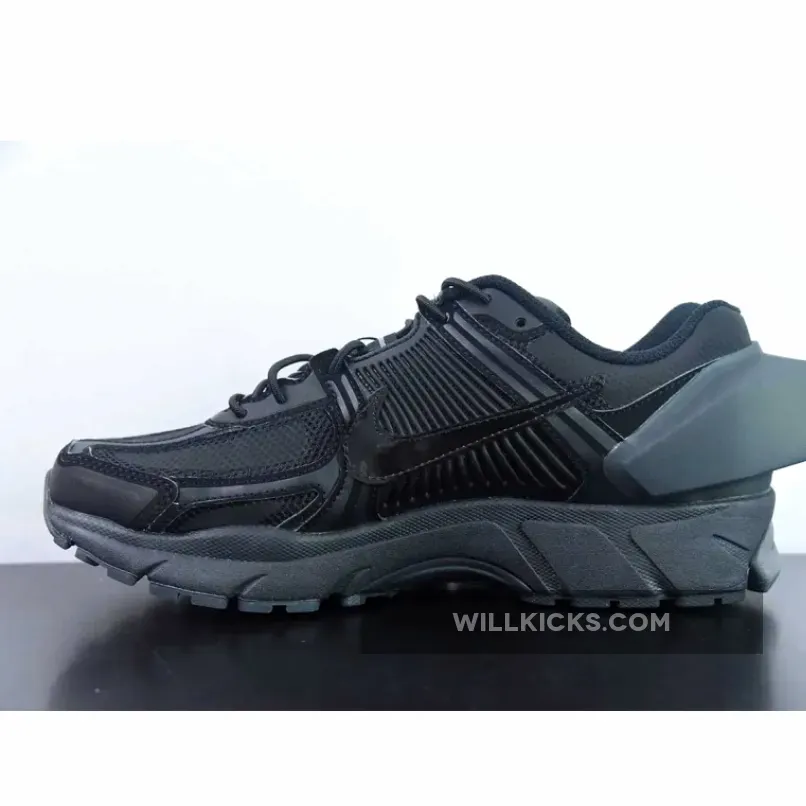 A COLD WALL x Nike Zoom Vomero 5s Black A COLD WALL x Nike Zoom Vomero 5s Black