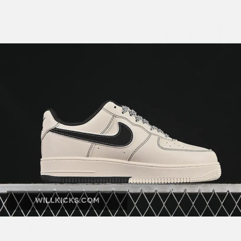 AIR FORCE 1 07 LOW BLACK/WHITE