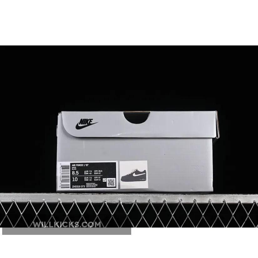 AIR FORCE 1 07 LOW BLACK/WHITE AIR FORCE 1 07 LOW BLACK/WHITE