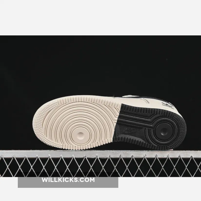 AIR FORCE 1 07 LOW BLACK/WHITE AIR FORCE 1 07 LOW BLACK/WHITE