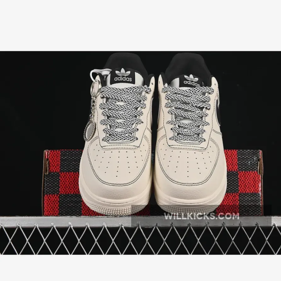 AIR FORCE 1 07 LOW BLACK/WHITE AIR FORCE 1 07 LOW BLACK/WHITE