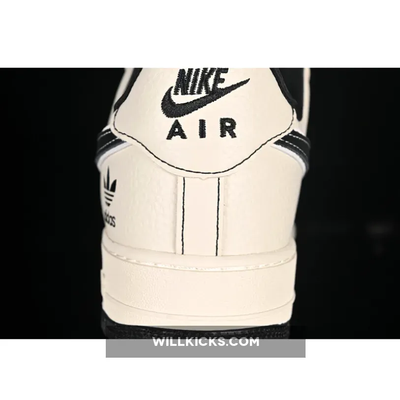 AIR FORCE 1 07 LOW BLACK/WHITE AIR FORCE 1 07 LOW BLACK/WHITE