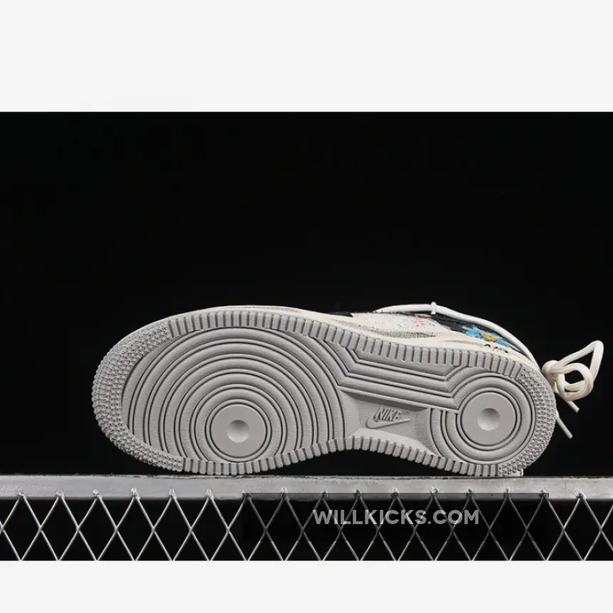 AIR FORCE 1 07 LOW BLUE DAISY WHITE/BLACK/GREY AIR FORCE 1 07 LOW BLUE DAISY WHITE/BLACK/GREY