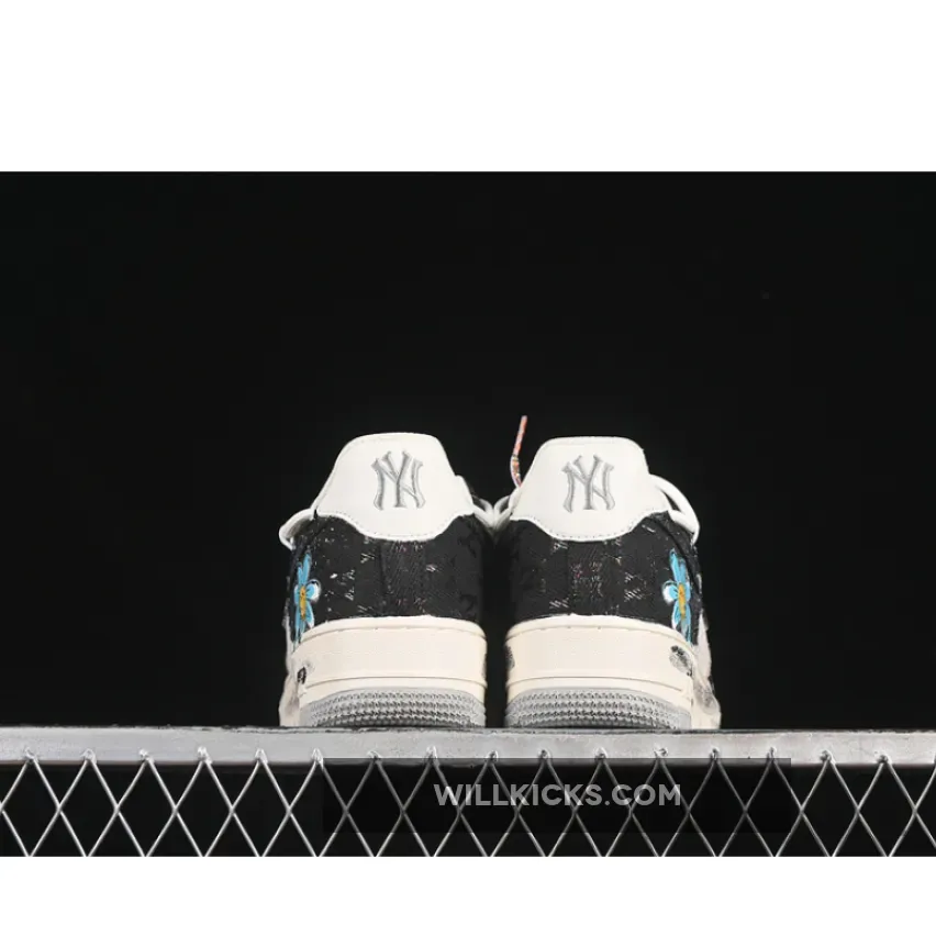 AIR FORCE 1 07 LOW BLUE DAISY WHITE/BLACK/GREY AIR FORCE 1 07 LOW BLUE DAISY WHITE/BLACK/GREY