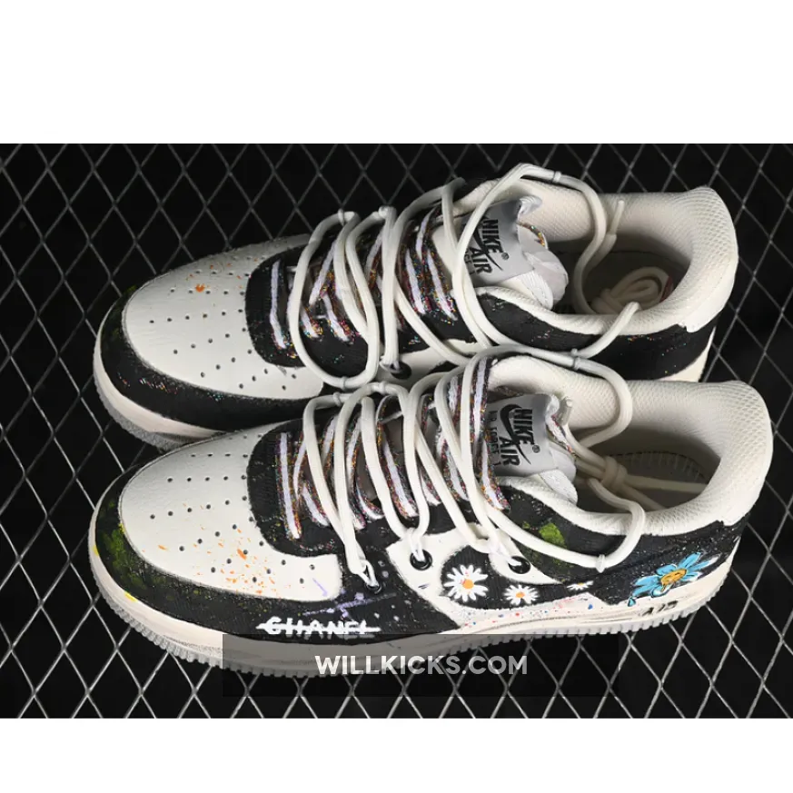 AIR FORCE 1 07 LOW BLUE DAISY WHITE/BLACK/GREY AIR FORCE 1 07 LOW BLUE DAISY WHITE/BLACK/GREY