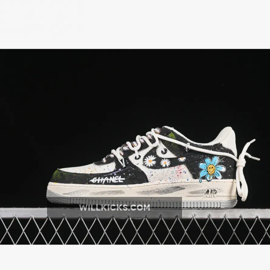 AIR FORCE 1 07 LOW BLUE DAISY WHITE/BLACK/GREY AIR FORCE 1 07 LOW BLUE DAISY WHITE/BLACK/GREY