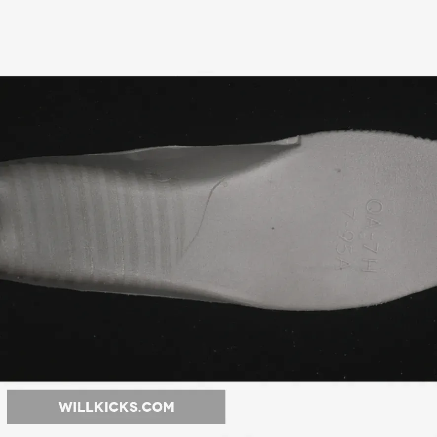 AIR FORCE 1 07 LOW SUPREME WHITE/GREY AIR FORCE 1 07 LOW SUPREME WHITE/GREY