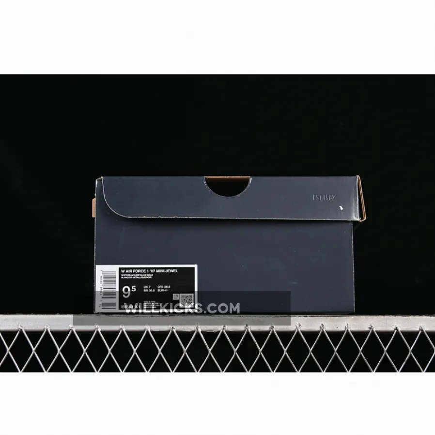 AIR FORCE 1 07 LOW WHITE/BLACK/GOLD AIR FORCE 1 07 LOW WHITE/BLACK/GOLD