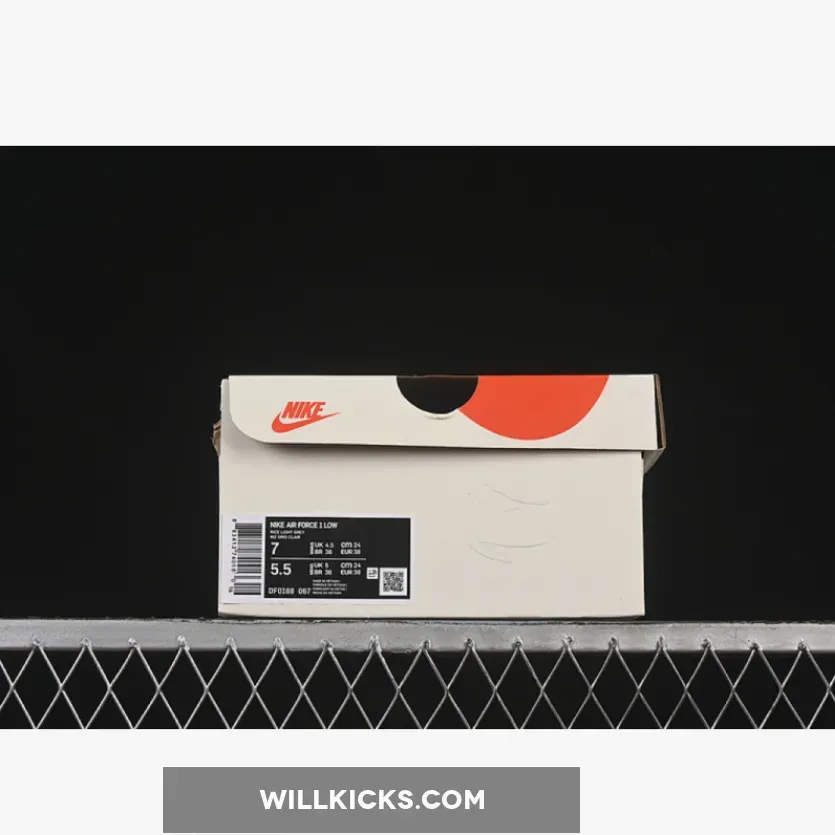 AIR FORCE 1 07 LOW WHITE/BLUE AIR FORCE 1 07 LOW WHITE/BLUE