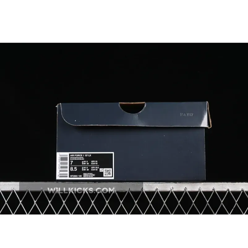 AIR FORCE 1 07 LOW WHITE/WHITE/WHITE AIR FORCE 1 07 LOW WHITE/WHITE/WHITE