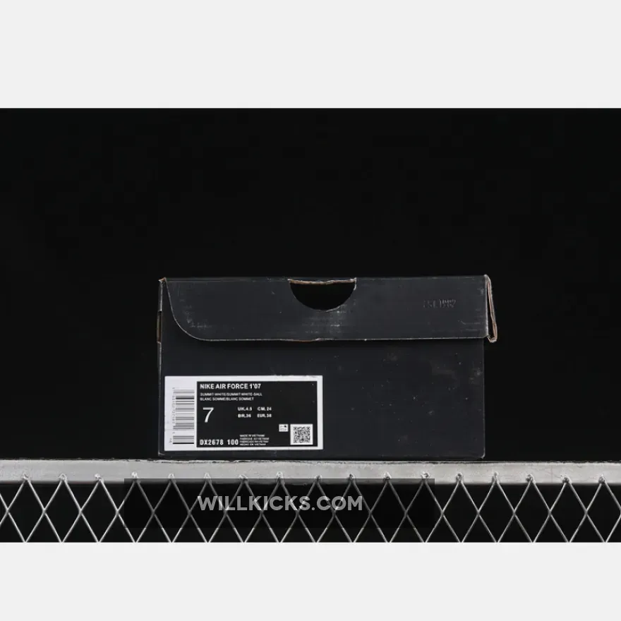 AIR FORCE 1 07 LOW WHITE/YELLOW/RED AIR FORCE 1 07 LOW WHITE/YELLOW/RED