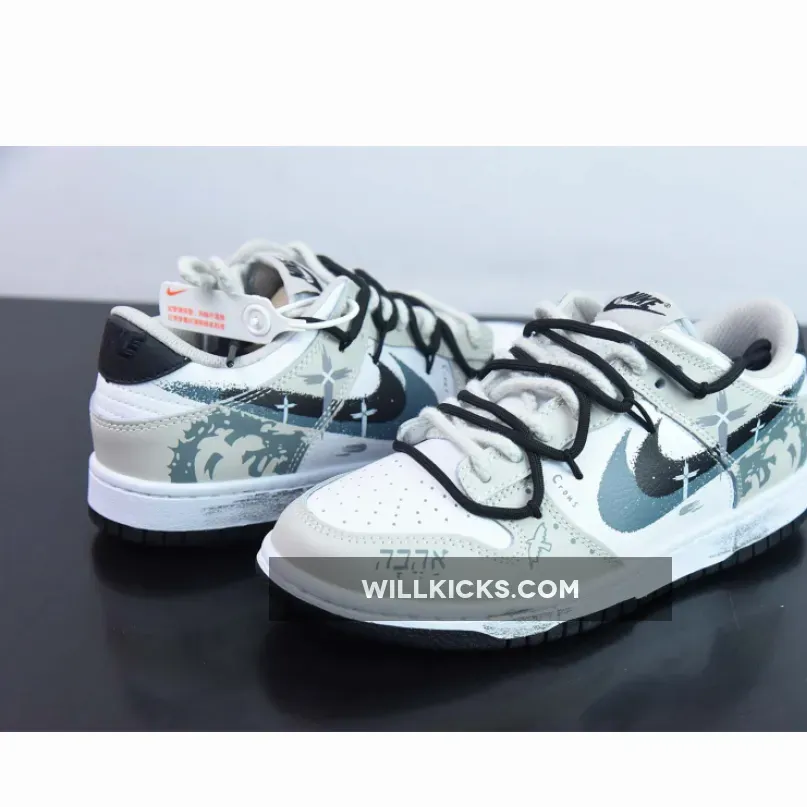 Custom Nike Dunk Low ‘Spray Paint Swoosh’ Custom Nike Dunk Low ‘Spray Paint Swoosh’