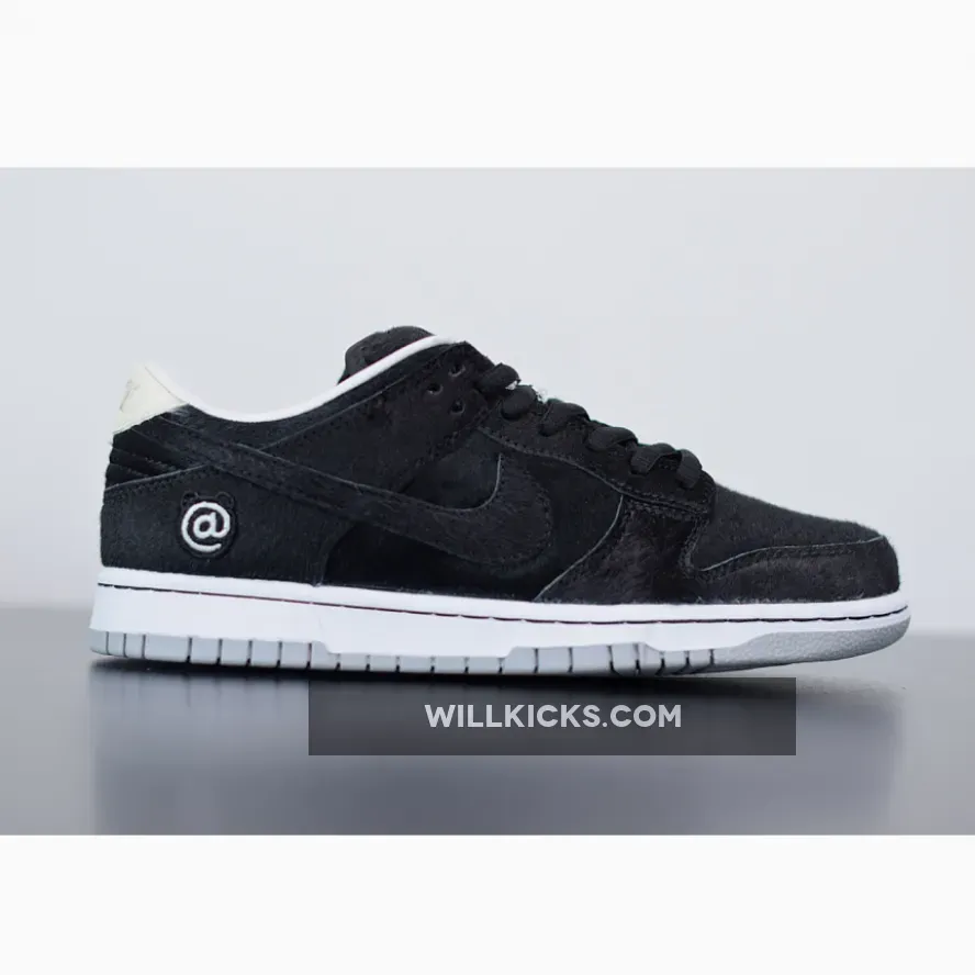 Medicom Toy x Nike SB Dunk Low "BE@RBRICK" Medicom Toy x Nike SB Dunk Low "BE@RBRICK"
