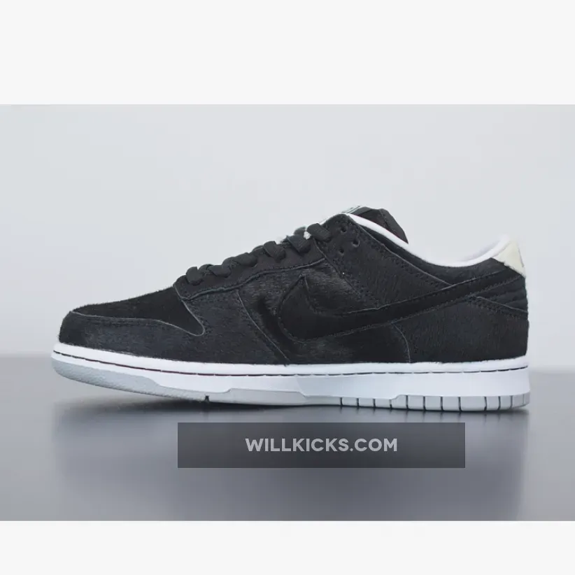 Medicom Toy x Nike SB Dunk Low "BE@RBRICK" Medicom Toy x Nike SB Dunk Low "BE@RBRICK"