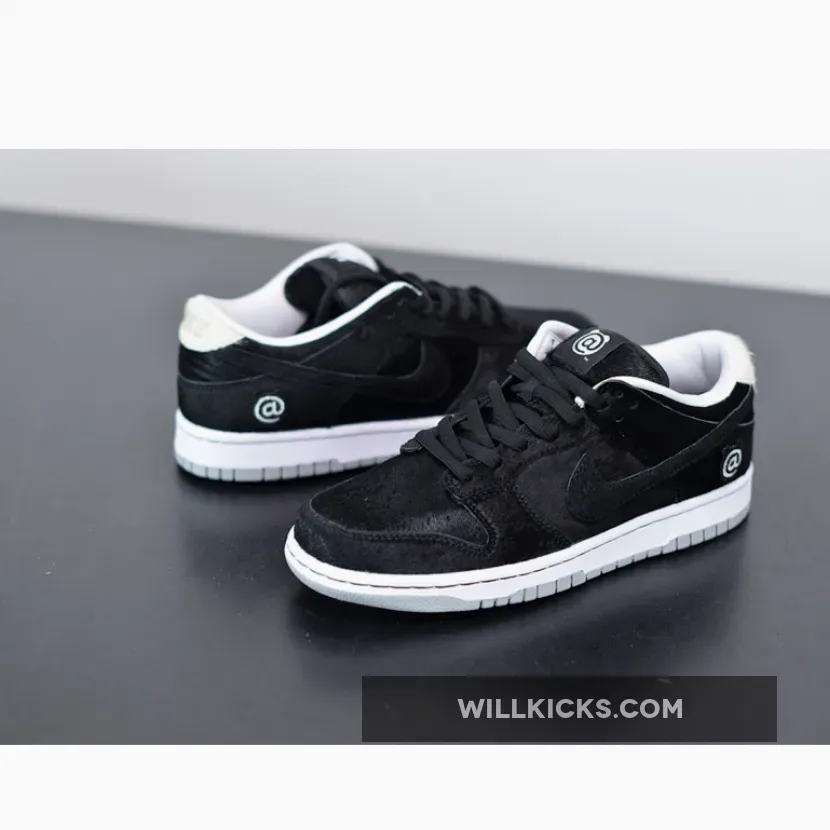 Medicom Toy x Nike SB Dunk Low "BE@RBRICK" Medicom Toy x Nike SB Dunk Low "BE@RBRICK"