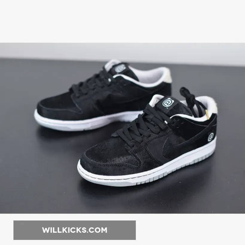 Medicom Toy x Nike SB Dunk Low "BE@RBRICK" Medicom Toy x Nike SB Dunk Low "BE@RBRICK"