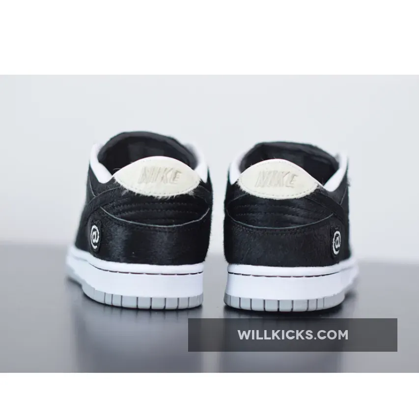 Medicom Toy x Nike SB Dunk Low "BE@RBRICK" Medicom Toy x Nike SB Dunk Low "BE@RBRICK"