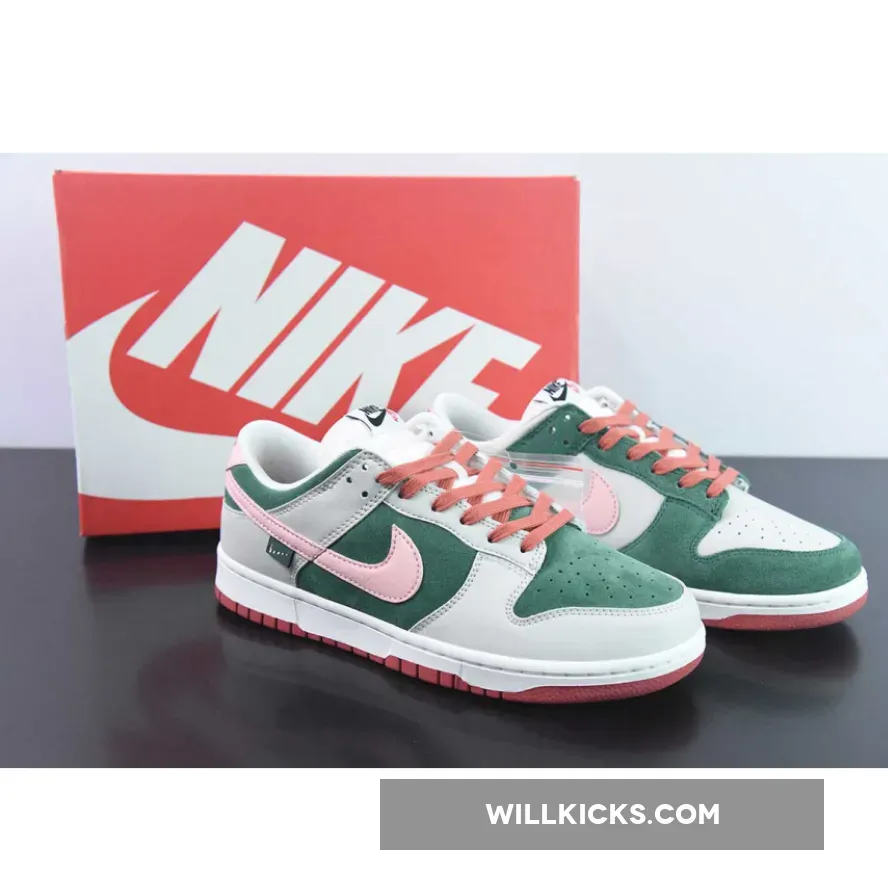 Nike Dunk Low SE All Petals United
