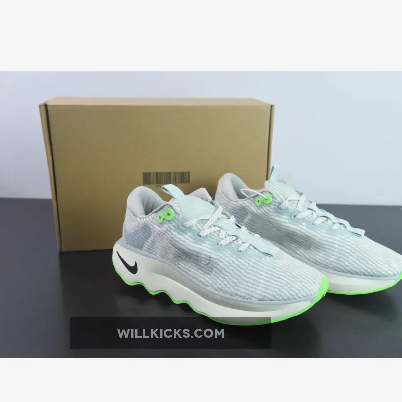 Nike Motiva Light Silver/Green Strike New Arrival