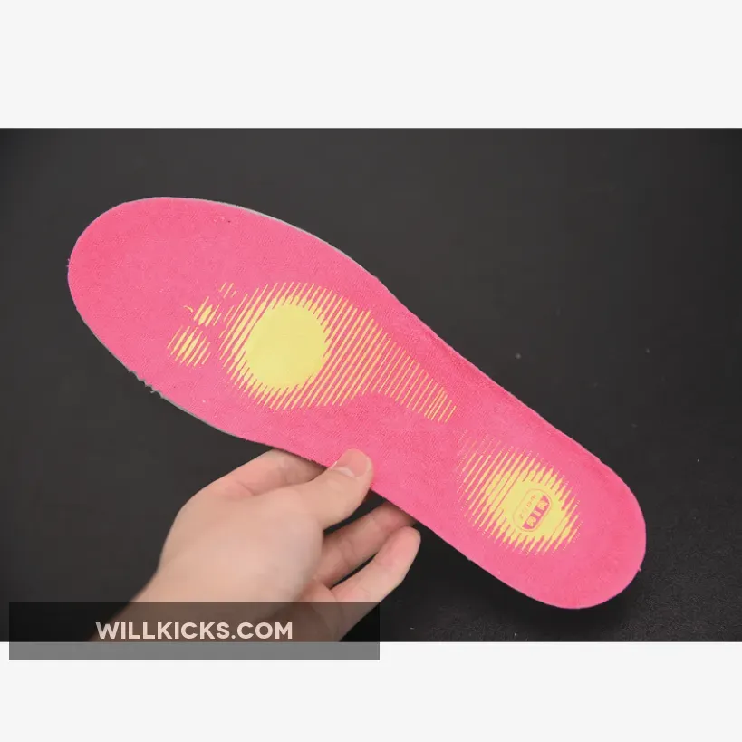 Nike SB Dunk Lo ‘Ms. Pacma’ Chlorine Blue/Cersie Nike SB Dunk Lo ‘Ms. Pacma’ Chlorine Blue/Cersie