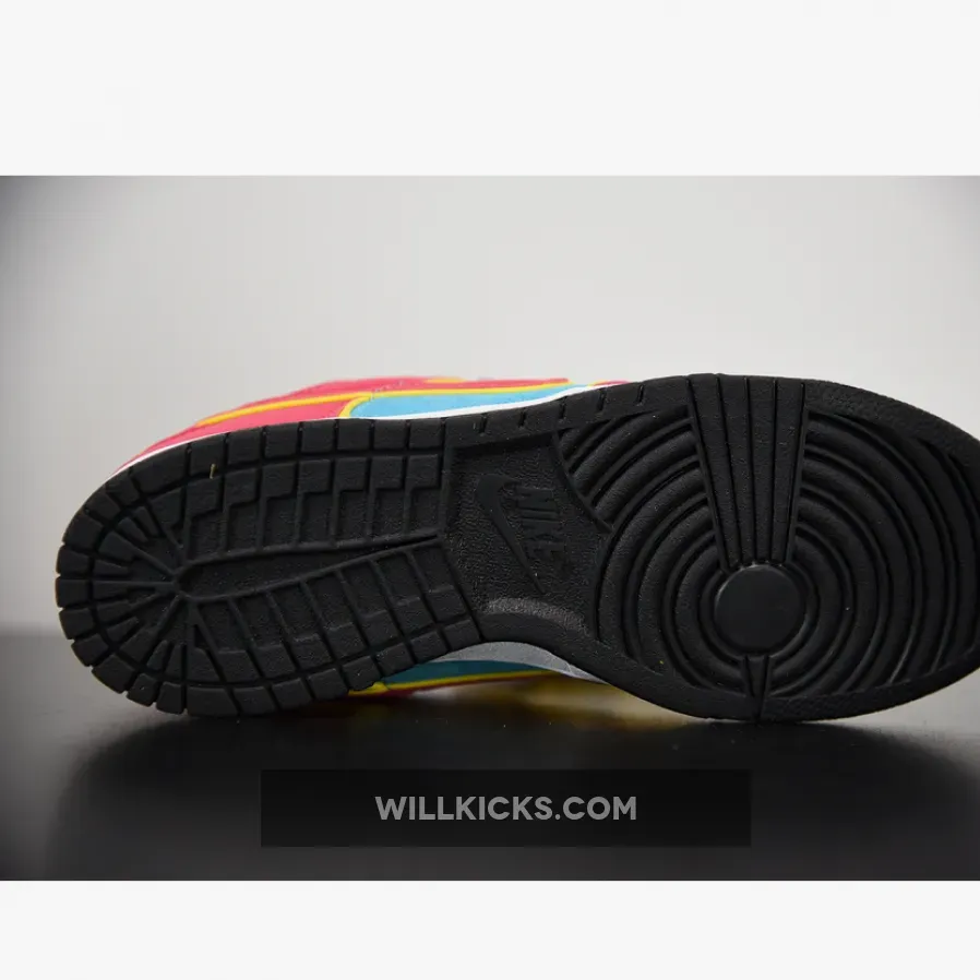 Nike SB Dunk Lo ‘Ms. Pacma’ Chlorine Blue/Cersie Nike SB Dunk Lo ‘Ms. Pacma’ Chlorine Blue/Cersie