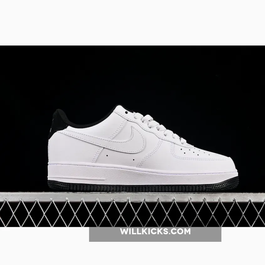 UNDEFEATED X AIR FORCE 1 07 LOW WHITE/BLACK