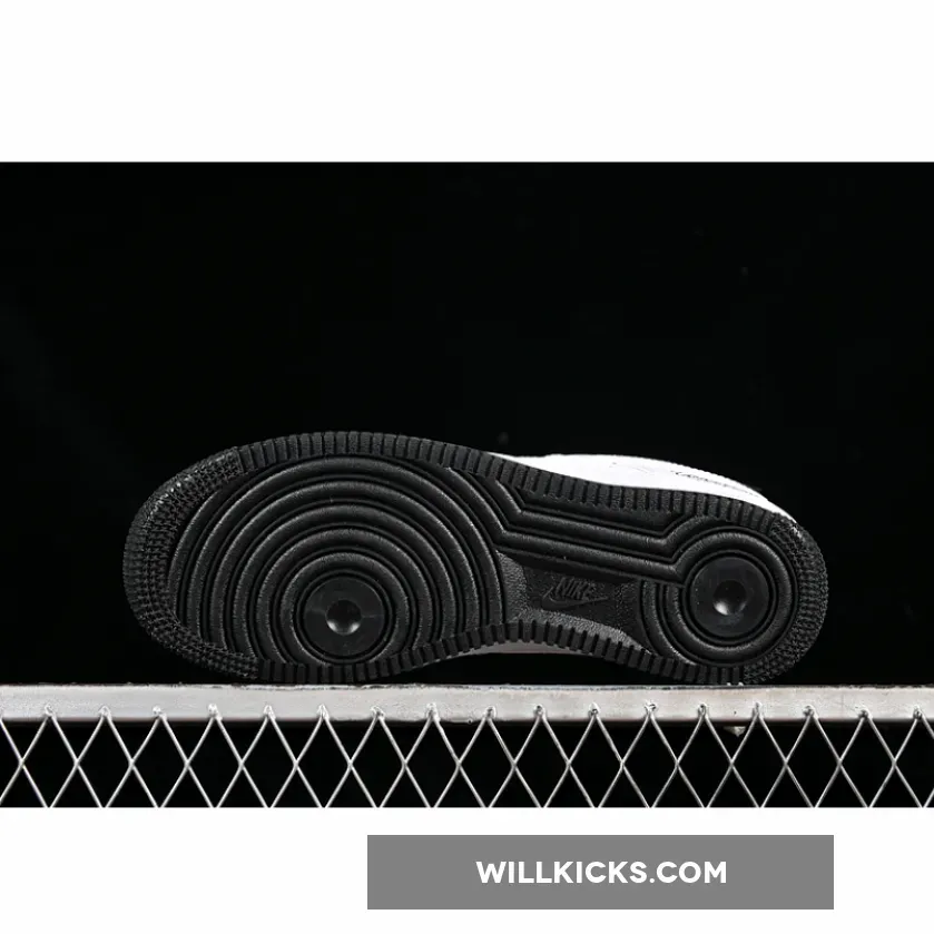 UNDEFEATED X AIR FORCE 1 07 LOW WHITE/BLACK UNDEFEATED X AIR FORCE 1 07 LOW WHITE/BLACK