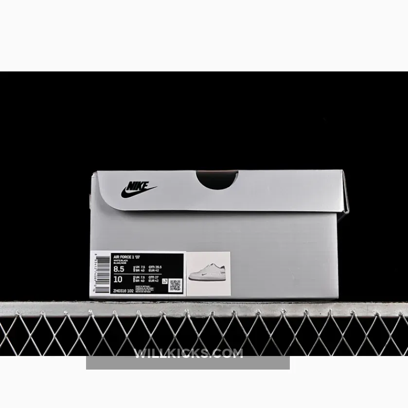 UNDEFEATED X AIR FORCE 1 07 LOW WHITE/BLACK UNDEFEATED X AIR FORCE 1 07 LOW WHITE/BLACK