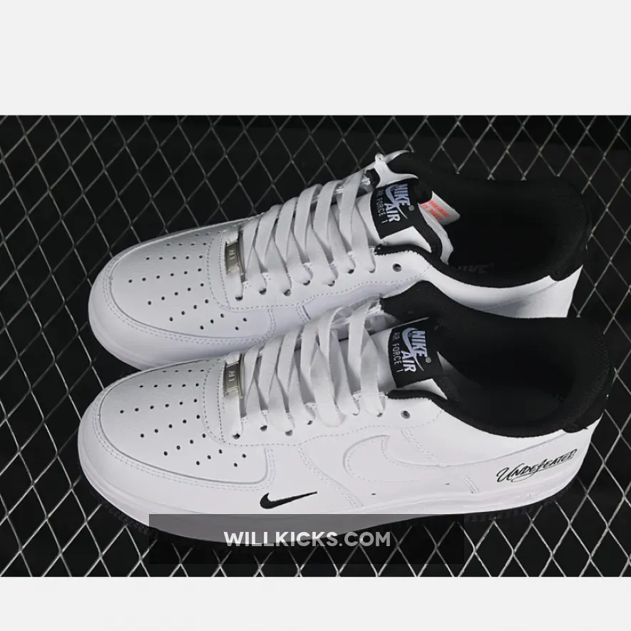 UNDEFEATED X AIR FORCE 1 07 LOW WHITE/BLACK UNDEFEATED X AIR FORCE 1 07 LOW WHITE/BLACK