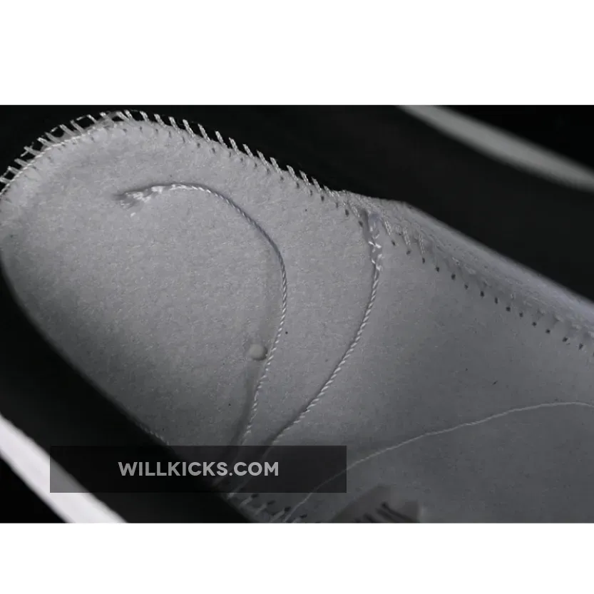 UNDEFEATED X AIR FORCE 1 07 LOW WHITE/BLACK UNDEFEATED X AIR FORCE 1 07 LOW WHITE/BLACK